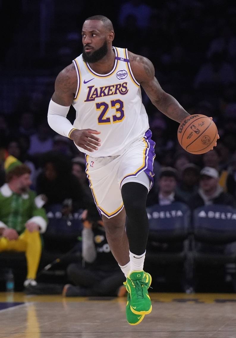 重要助攻引发热议!,詹姆斯在法国队比赛中险胜比赛高潮迭起 重要助攻引发热议!,詹姆斯在法国队比赛中险胜比赛高潮迭起