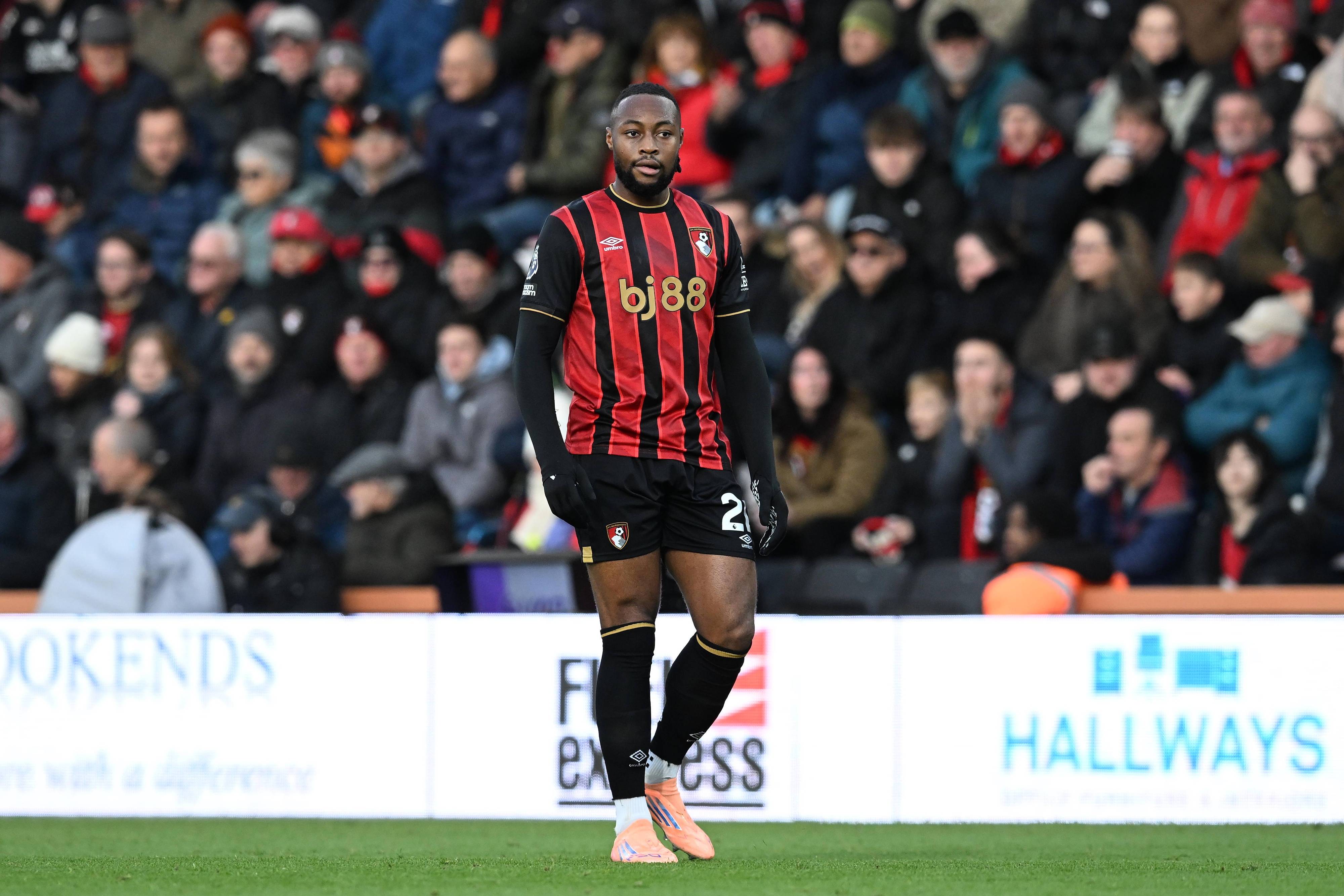 英超赛后再迎强敌，纽卡斯尔临场应变，主帅态度——信心回归，纪律约束更严格(英超纽卡斯尔最新消息)