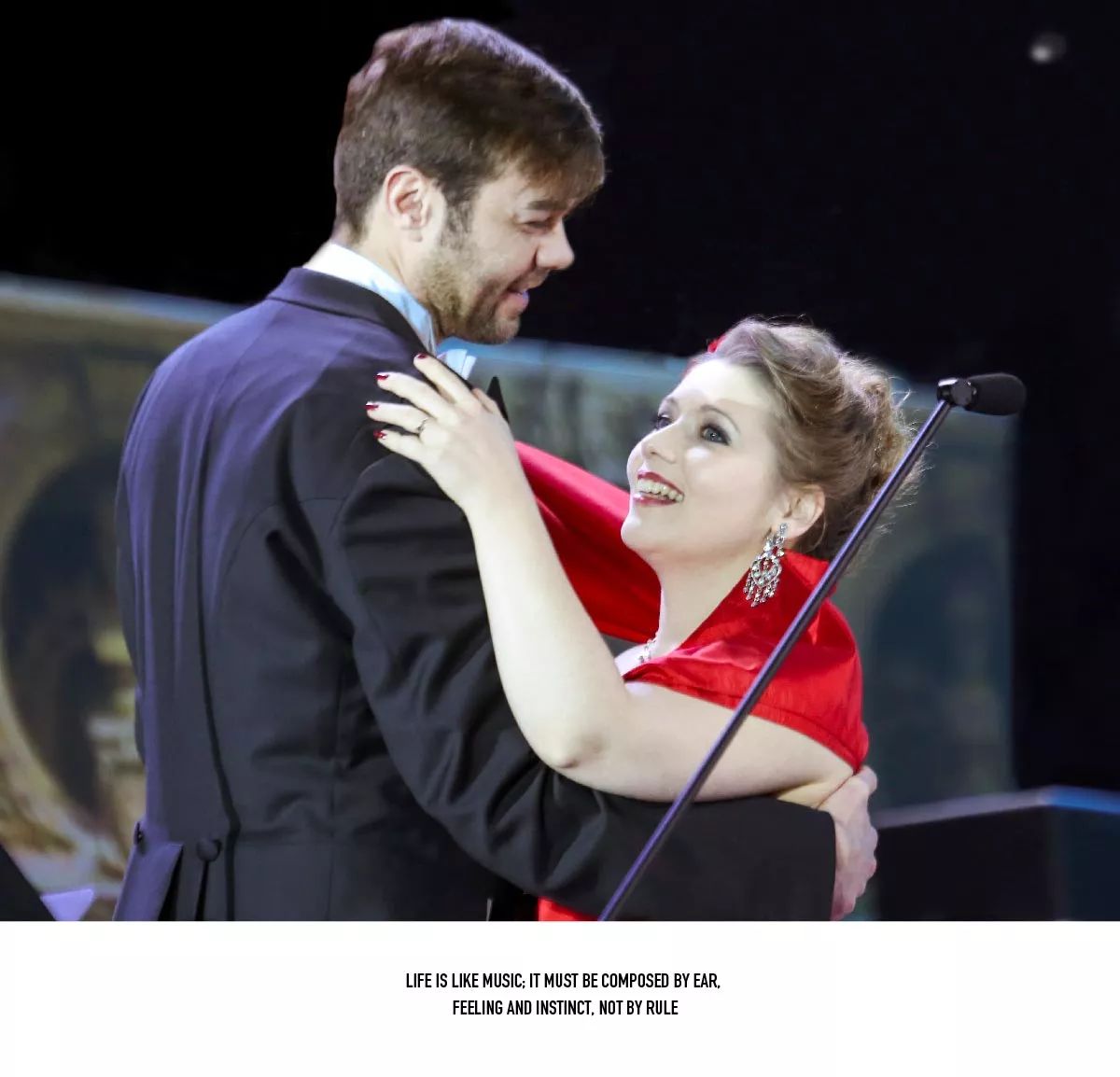 关于斯图加特训练开放日，清晨篮板制胜引欢呼，社区盾在即，球探报告显示潜力的信息