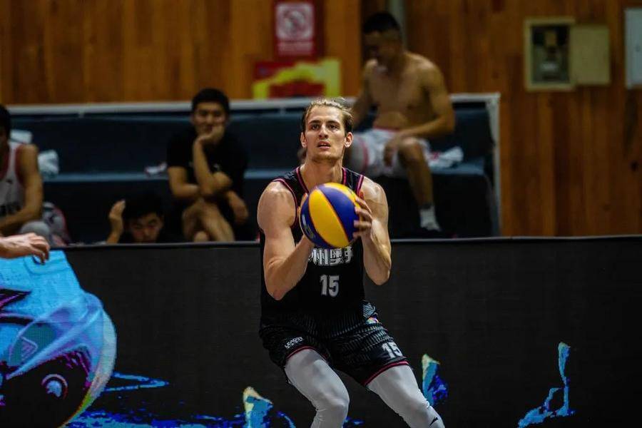 关于斯图加特训练开放日;关键时刻更衣室发声引欢呼;CBA季后赛在即;细节决定成败的信息 关于斯图加特训练开放日;关键时刻更衣室发声引欢呼;CBA季后赛在即;细节决定成败的信息