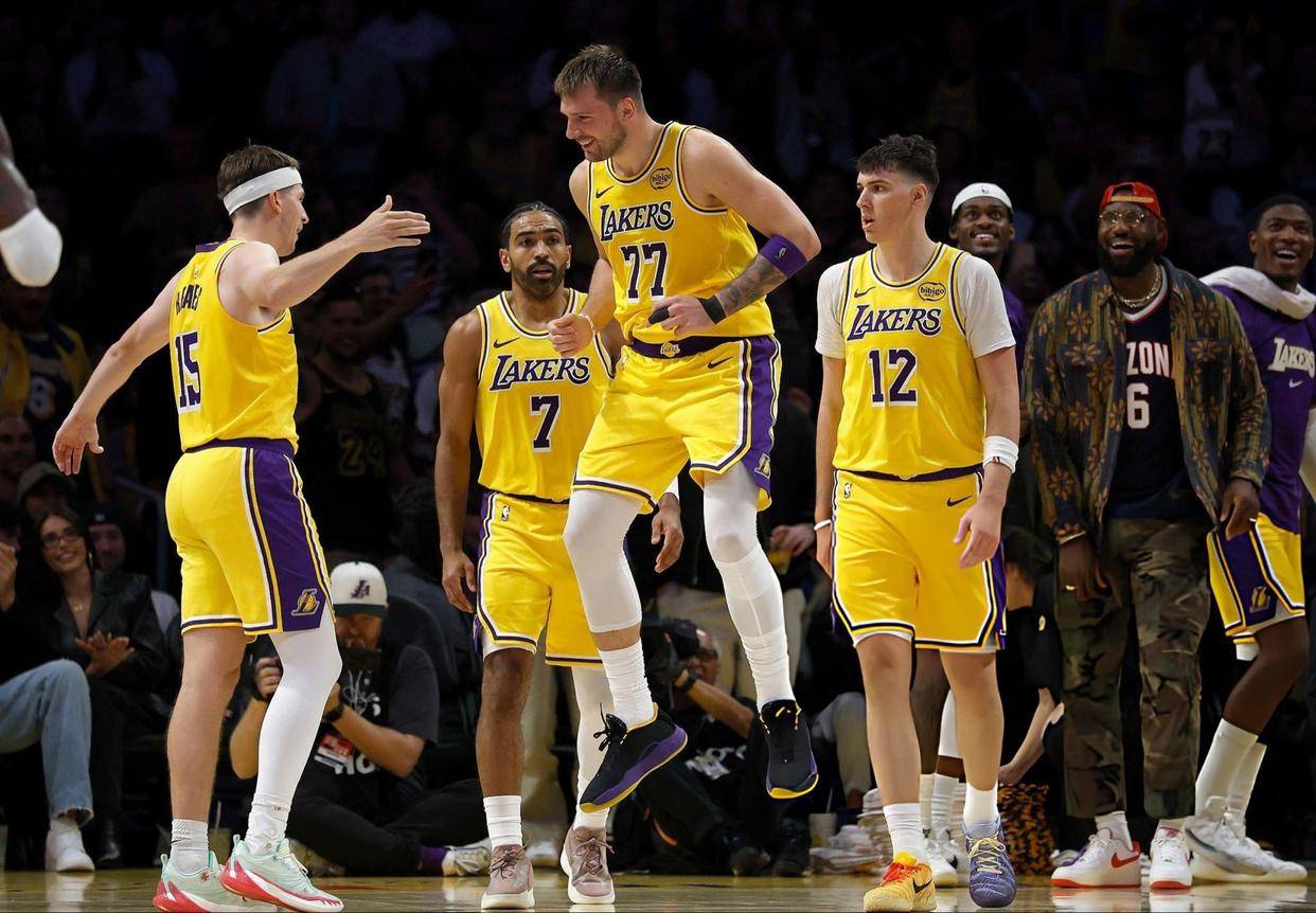 东契奇回归赛场，大胜首场状态亮眼，德国队观众沸腾！的简单介绍